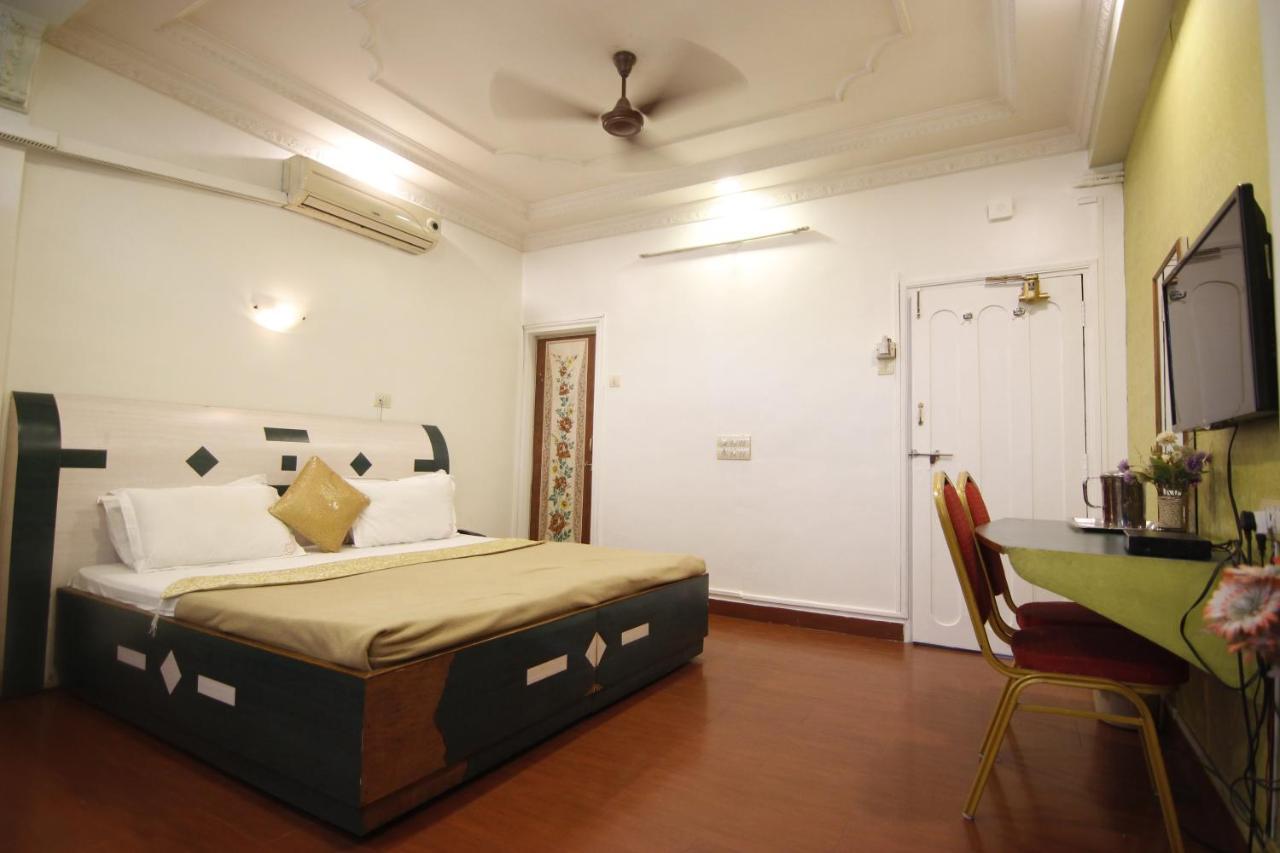 Hotel Tushar プネ エクステリア 写真